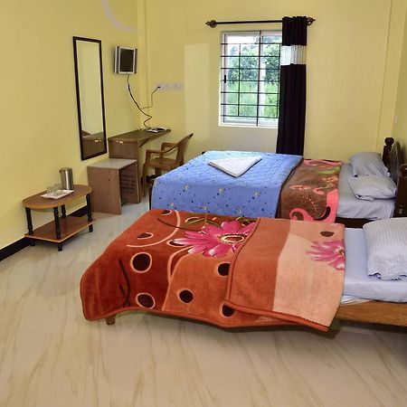 J R Mist Valley Inn Ooty Esterno foto