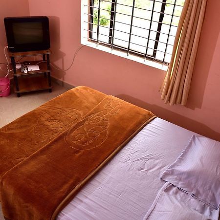 J R Mist Valley Inn Ooty Esterno foto
