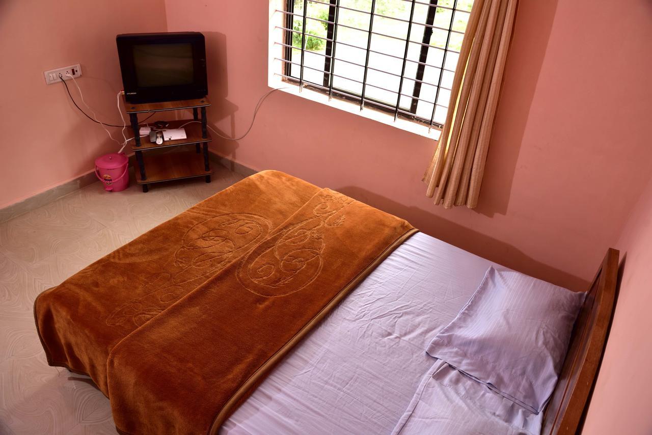 J R Mist Valley Inn Ooty Esterno foto